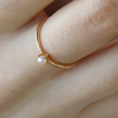 Mini Pearl Minimal Ring