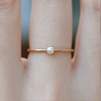 Mini Pearl Minimal Ring