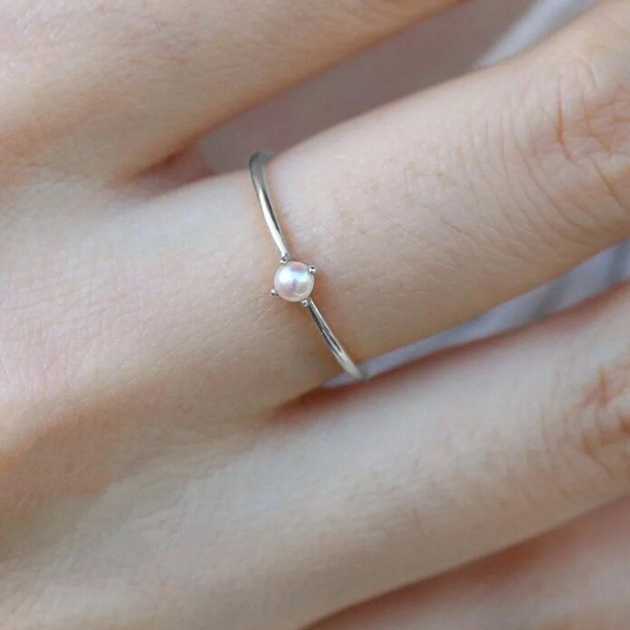 Mini Pearl Minimal Ring